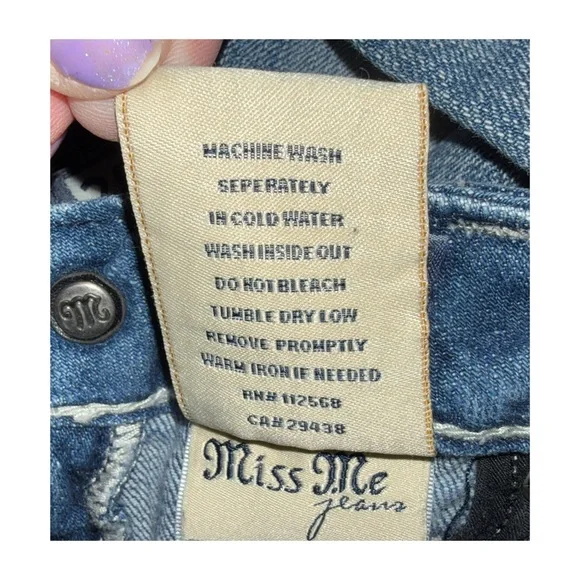 Miss Me - JE5330B4R Embellished Wing Pocket Bootcut Jeans - Light Wash - Size 28 - Picture 9 of 10